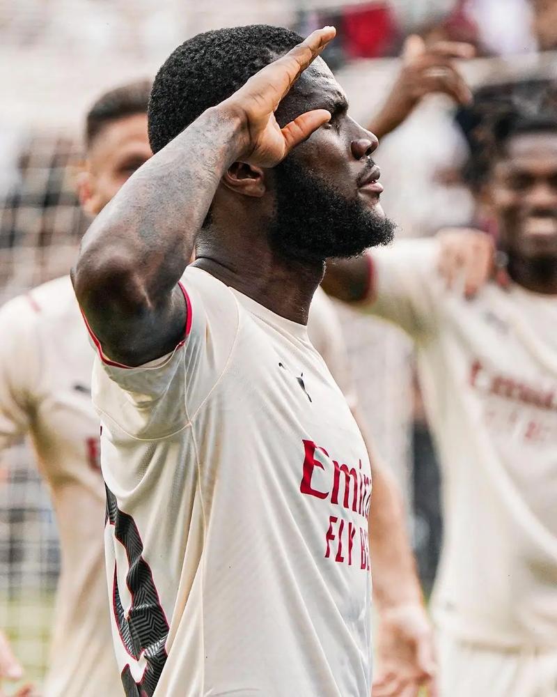 拜仁官方：于帕梅卡诺因负荷管理未进战圣保利大名单（拜仁官宣：出于负荷管理考虑，于帕梅卡诺无缘对阵圣保利名单）