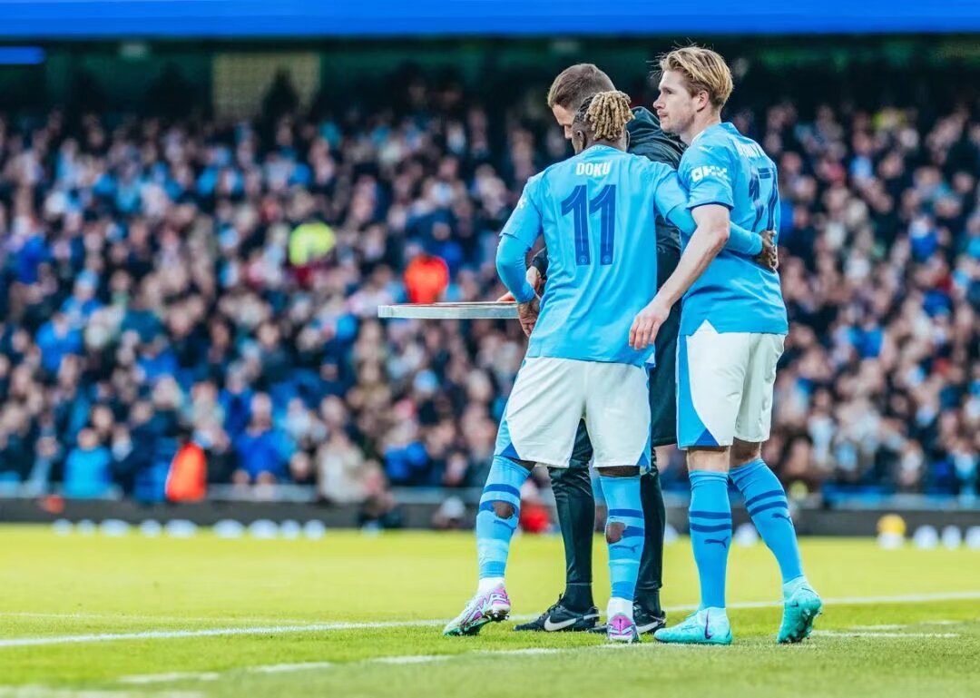 邮报：明年世界杯上下半场中段设强制补水时间，每次三分钟（邮报：明年世界杯每半场中段将设3分钟强制饮水暂停）