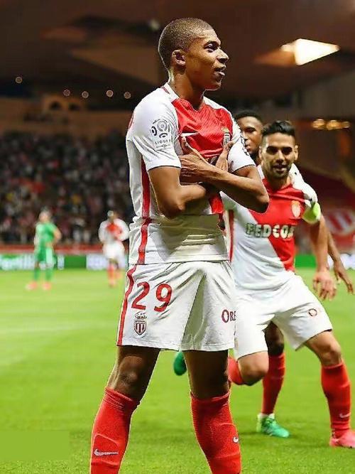 徐正源：对阵神户关键在中场；韦世豪：大腿伤势已经恢复很多（徐正源：中场将成战神户胜负手；韦世豪：大腿伤势已明显好转）