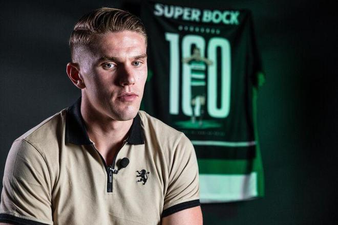 姐姐力挺C罗：他扛着葡萄牙20年，怎么会担心那些批评家？（C罗获姐姐声援：为葡萄牙拼搏20年，岂会在乎批评？）