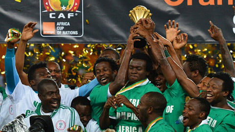 足球假动作心理博弈解析（足球假动作的心理攻防解读）