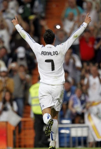 5场丢8分！阿森纳也要羡慕，拜仁对手仍高居第二，英超太难了（近5轮丢掉8分！拜仁劲敌依旧高居次席，连阿森纳都眼红，英超真难踢）