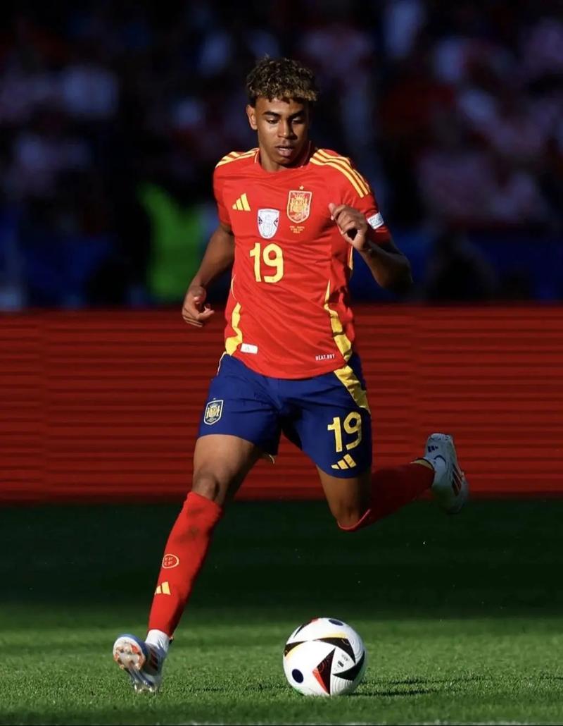 阿隆索下课谁接任？六台球迷投票：穆帅得票近40%齐达内第二（阿隆索若离任谁接班？六台球迷投票：穆帅支持率近四成，齐达内第二）