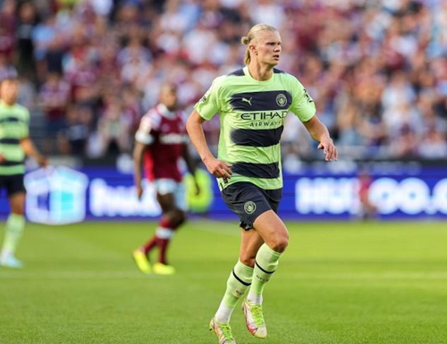 杨瀚森上5分钟送2分1板1助1帽 后三节枯坐板凳（杨瀚森仅打5分钟拿下2分1板1助1帽 后三节未再登场）